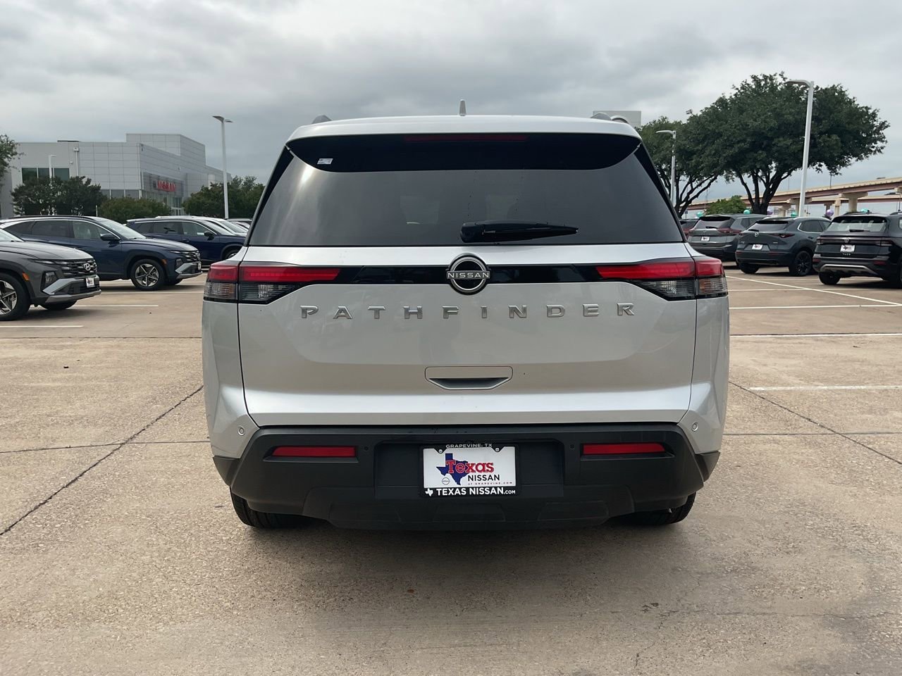 Used 2025 Nissan Pathfinder SV FWD image 6