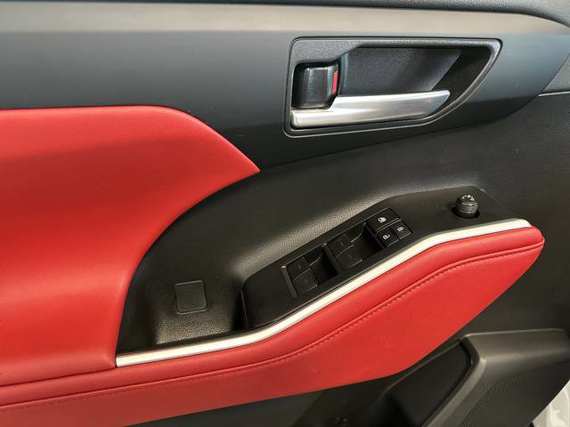 Used 2023 Toyota Highlander XSE image 30