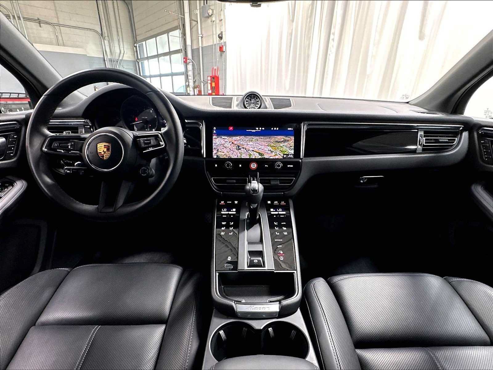 Used 2026 Porsche Macan AWD/4WD image 16