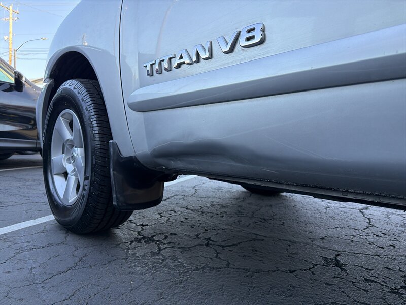 Used 2006 Nissan Titan SE AWD/4WD image 17