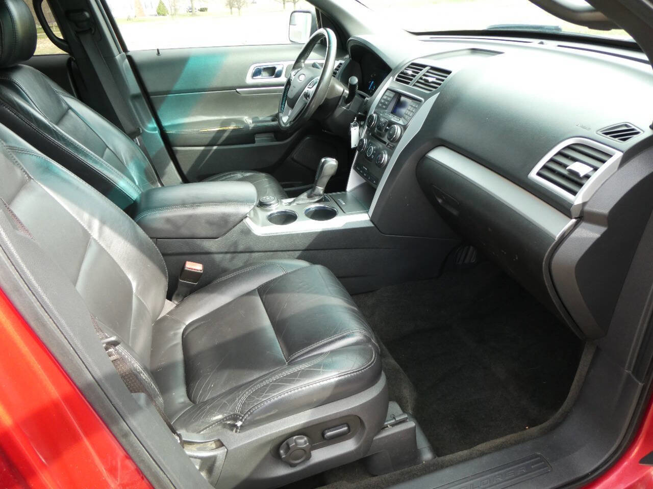 Used 2012 Ford Explorer XLT image 16