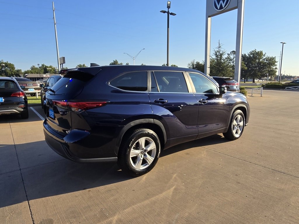 Used 2023 Toyota Highlander L image 5