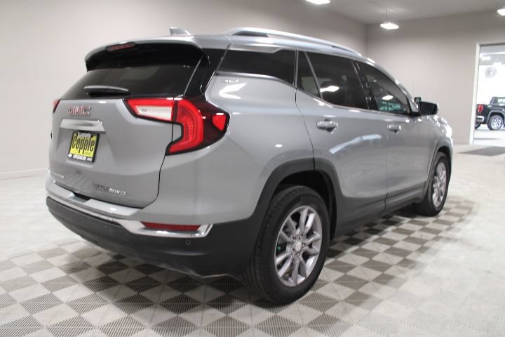 Used 2024 GMC Terrain SLT w/ Tech Package AWD/4WD image 11