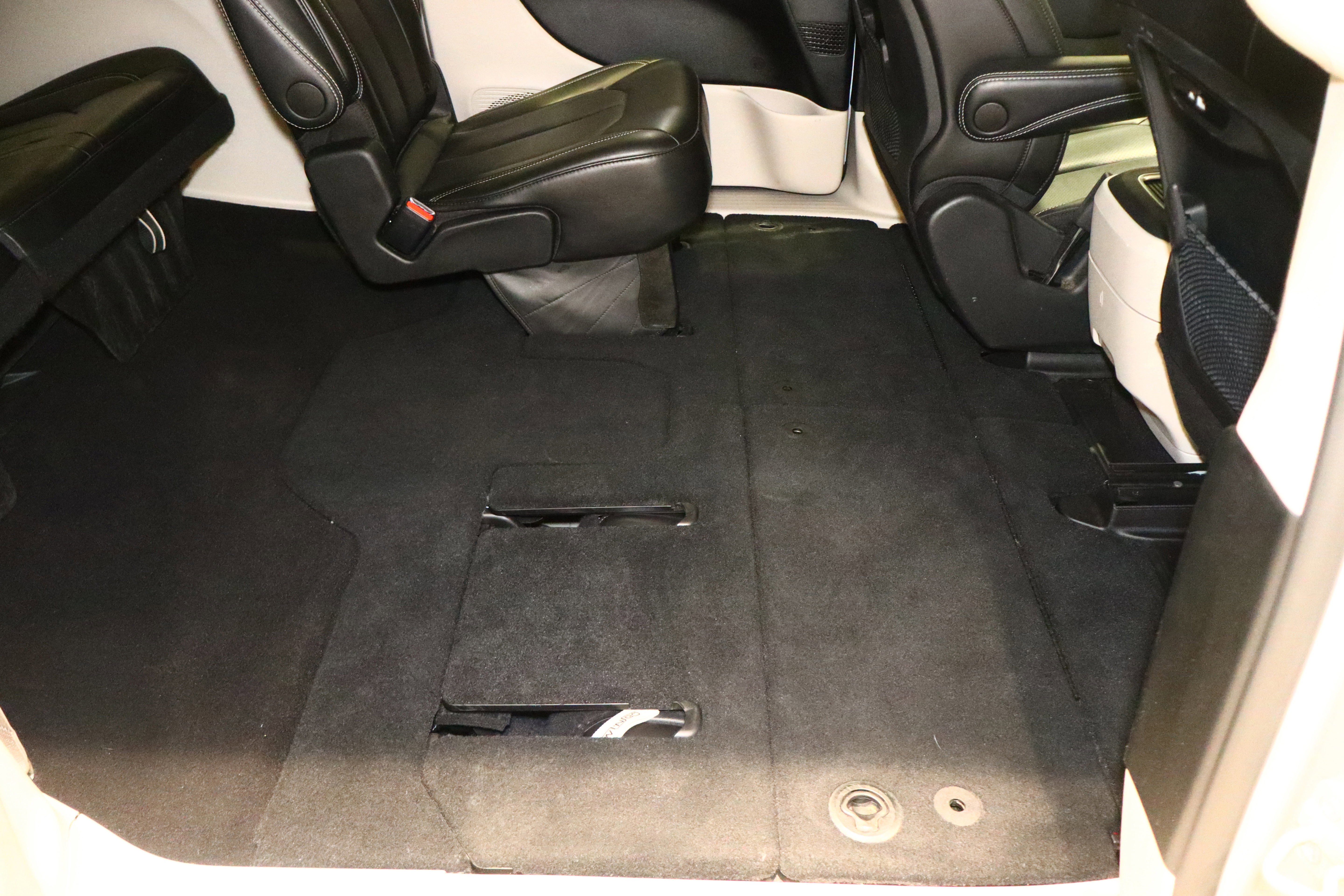 Used 2024 Chrysler Pacifica Touring-L image 42