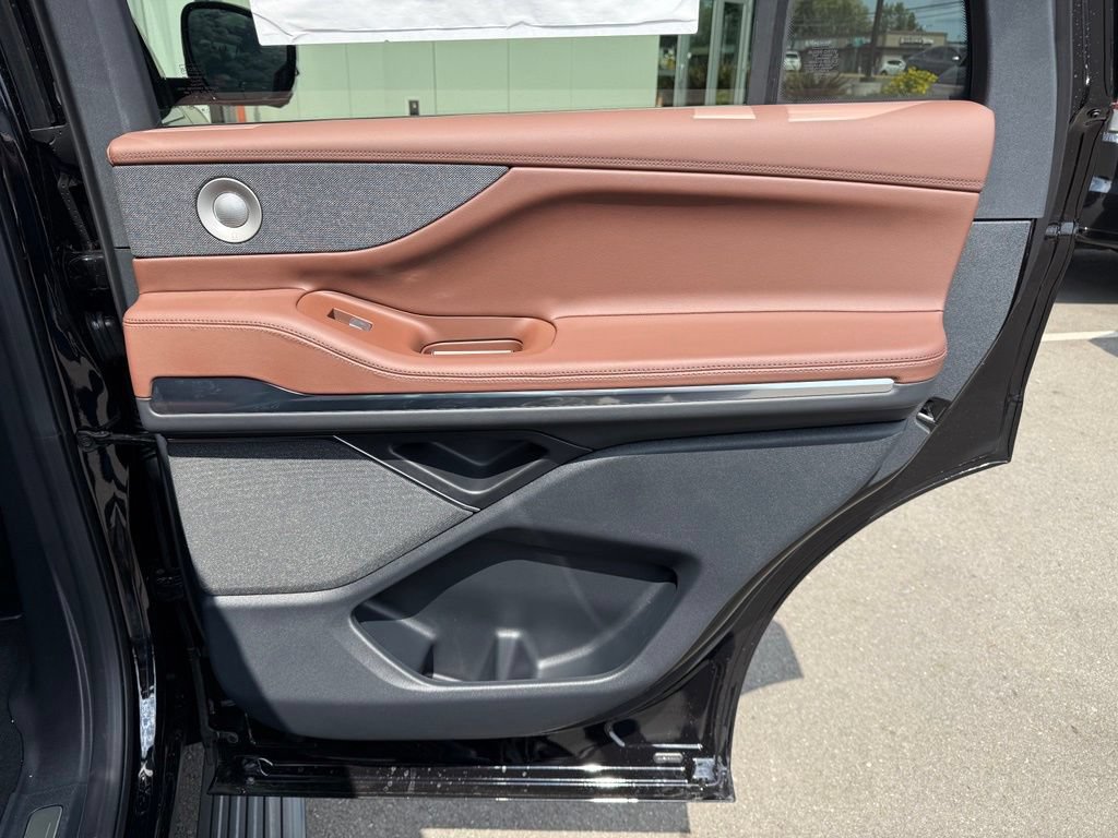 New 2027 Lincoln Navigator Reserve AWD/4WD image 30