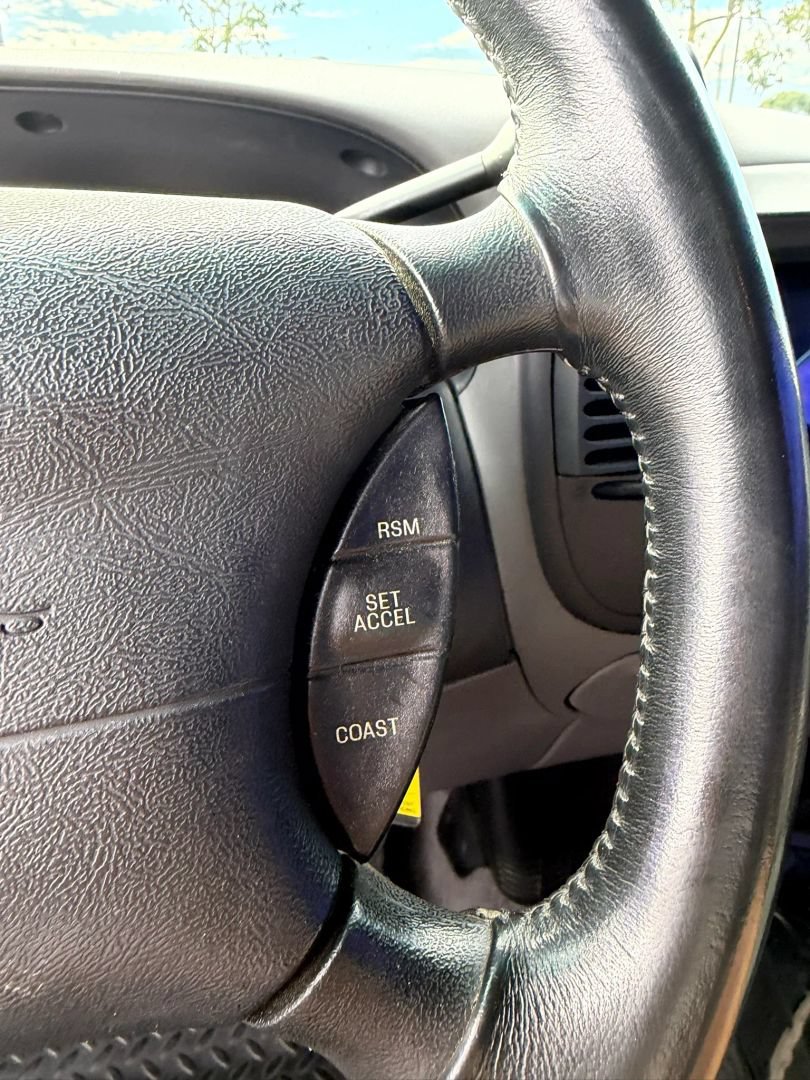 Used 2002 Ford F150 Lightning RWD image 17