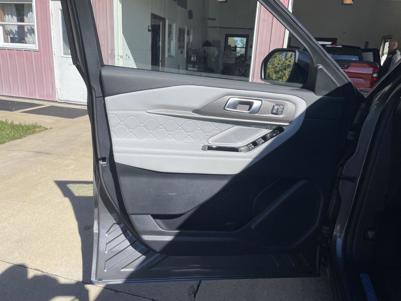 New 2025 Ford Explorer Platinum w/ Ultimate Package image 9