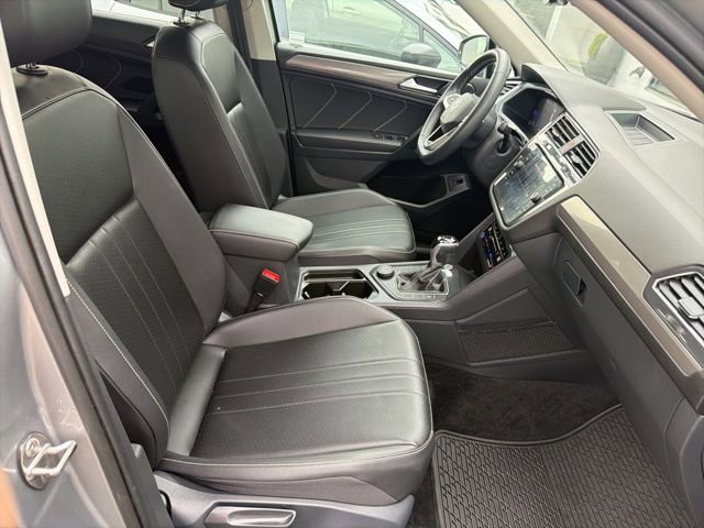 Used 2022 Volkswagen Tiguan SE image 12