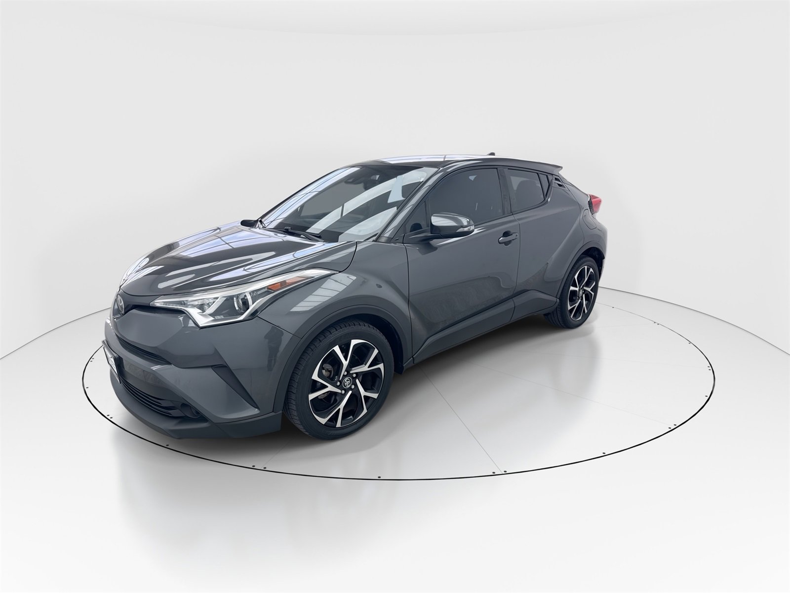 Used 2018 Toyota C-HR XLE image 4
