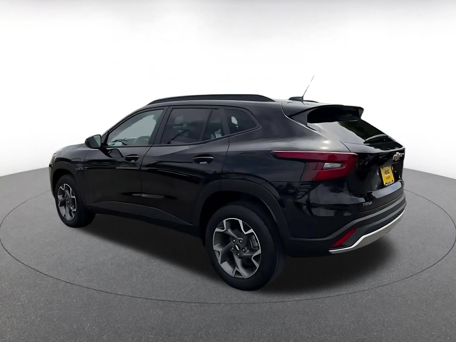 Used 2025 Chevrolet Trax LT FWD image 9