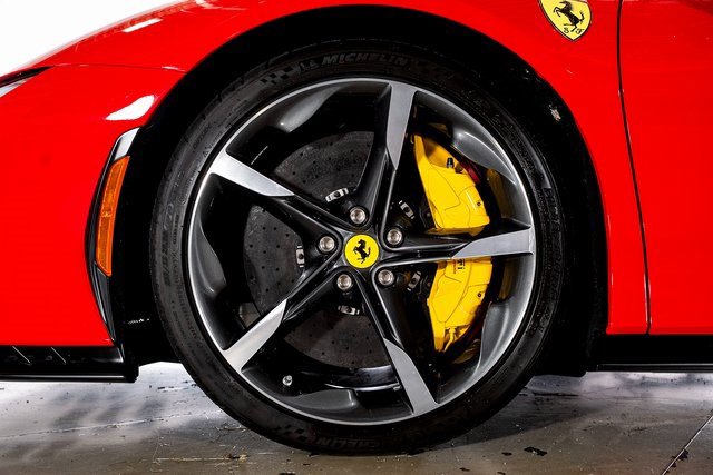 Used 2024 Ferrari SF90 Spider image 17