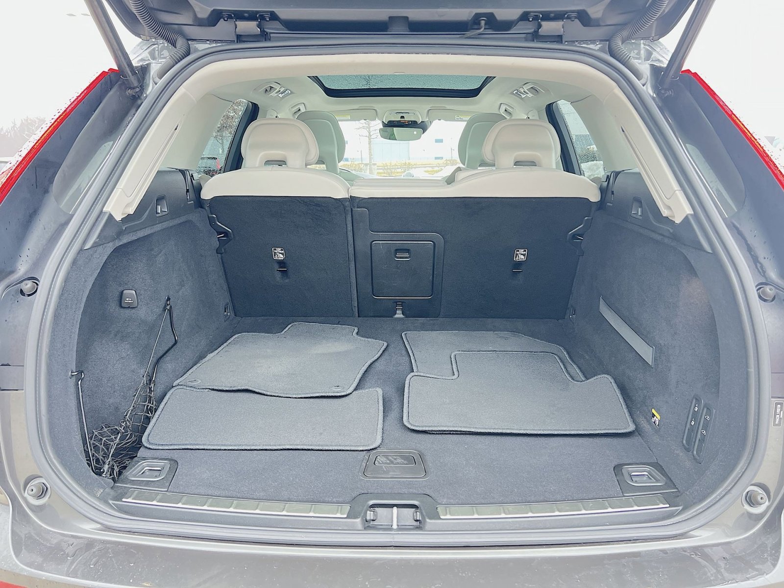 Used 2018 Volvo XC60 T6 Inscription w/ Luxury Seat Package image 26