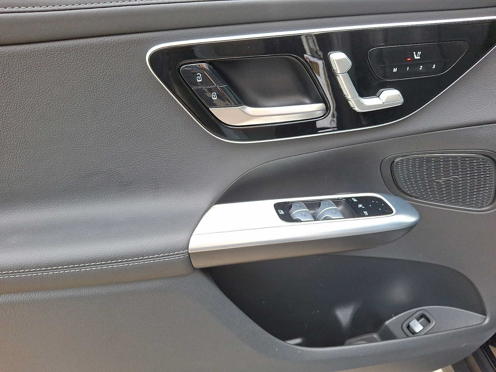 Used 2024 Mercedes-Benz GLC 300 4MATIC image 8