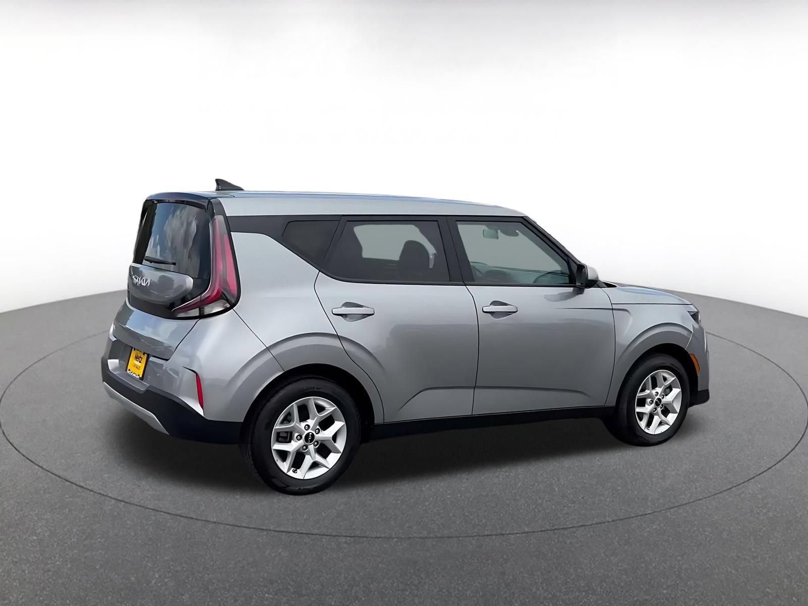 Used 2025 Kia Soul LX w/ LX Technology Package FWD image 14