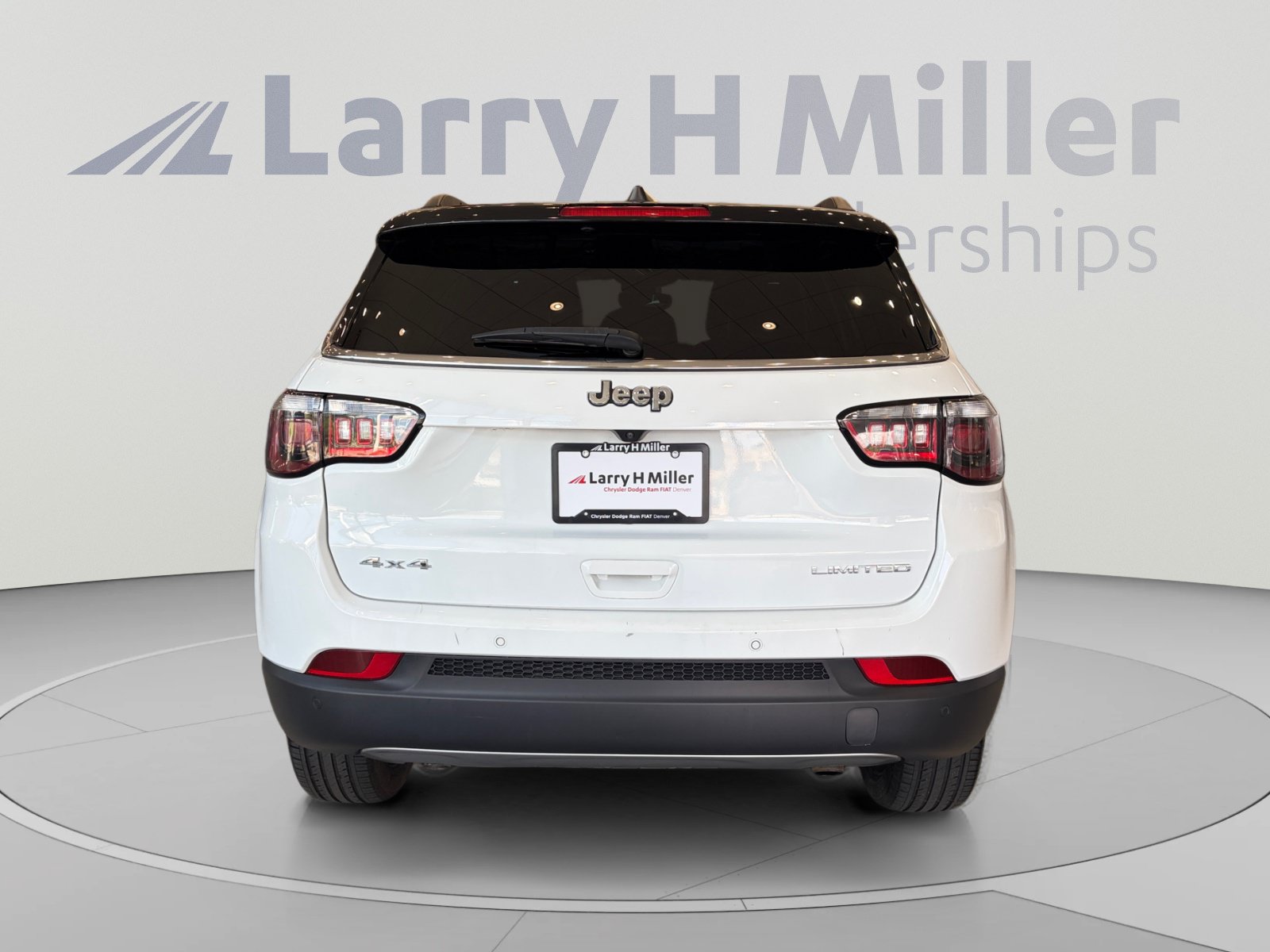 Used 2024 Jeep Compass Limited AWD/4WD image 4