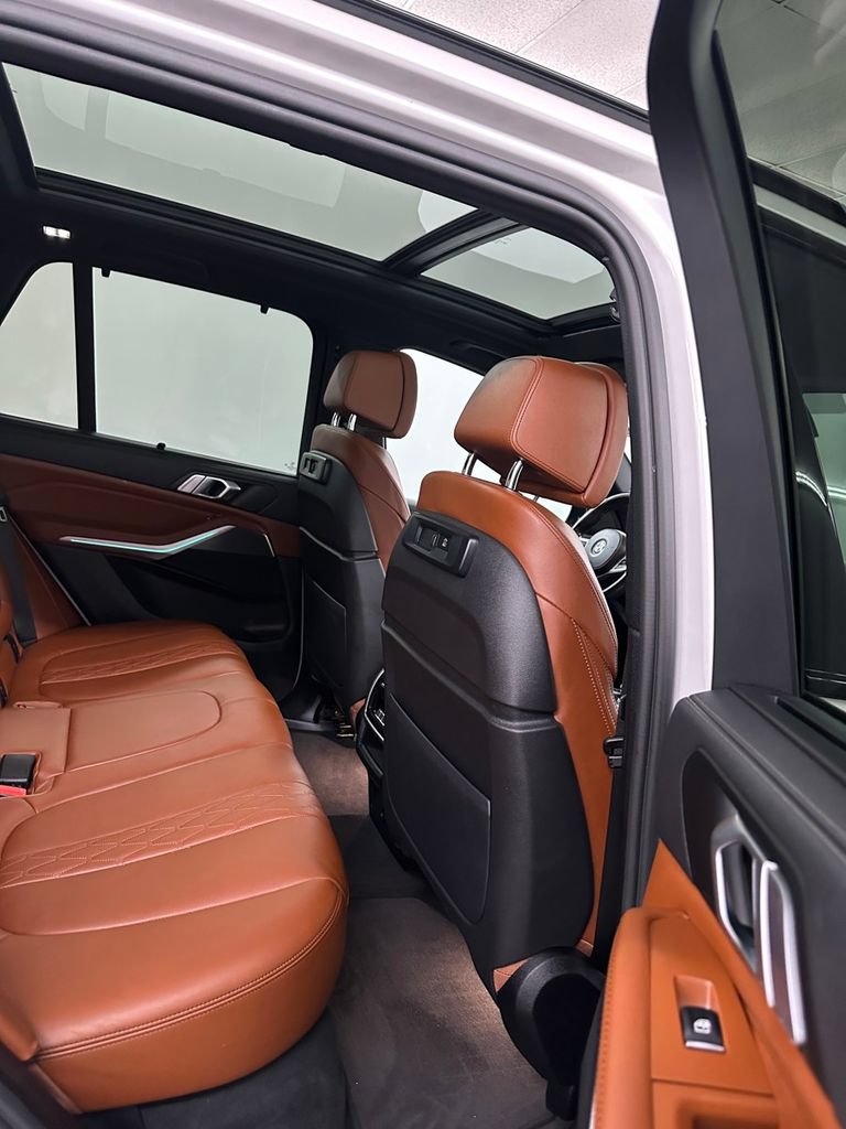 Used 2022 BMW X5 xDrive40i w/ M Sport Package AWD/4WD image 29