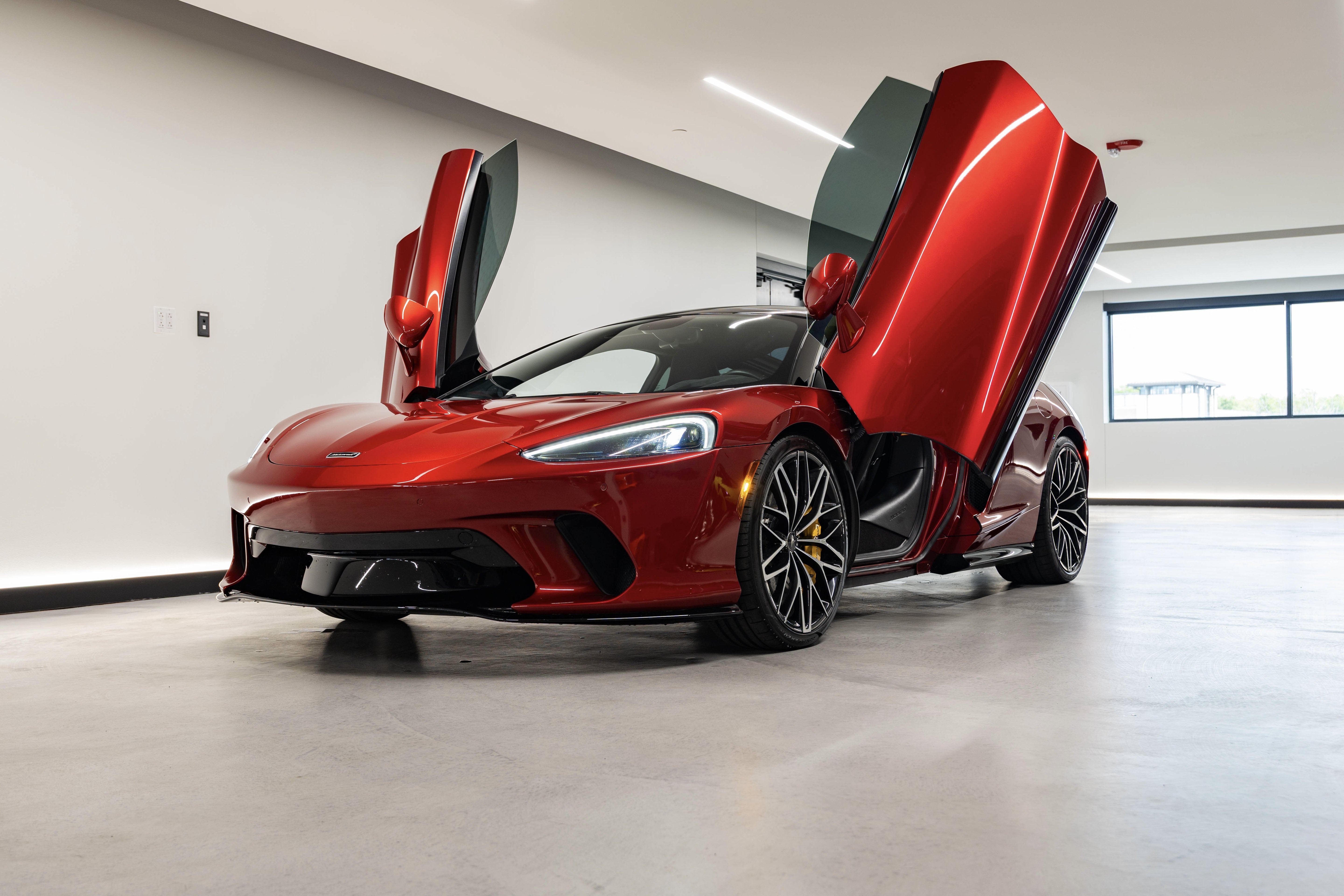 Used 2023 McLaren GT RWD image 10