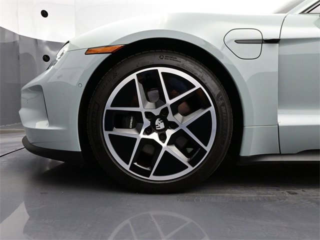 Used 2025 Porsche Taycan image 6