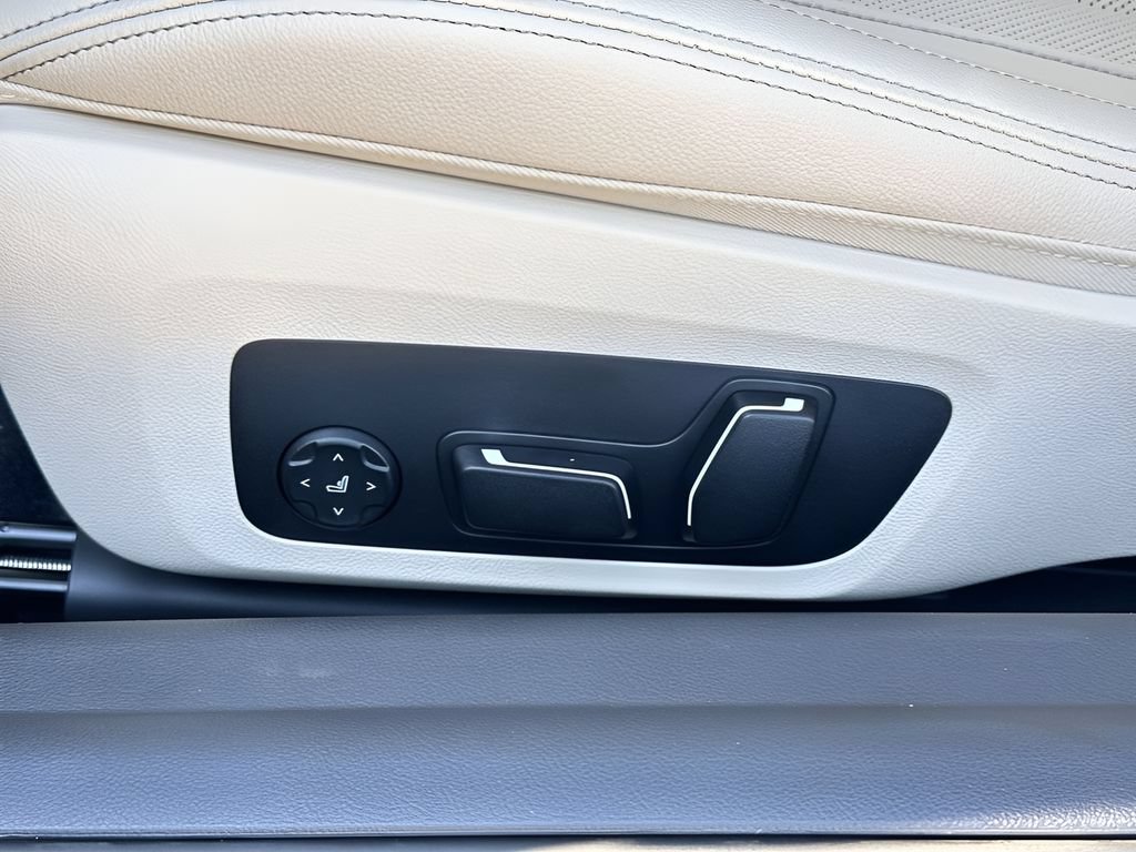 Certified 2026 BMW 230i Coupe w/ Convenience Package RWD image 16