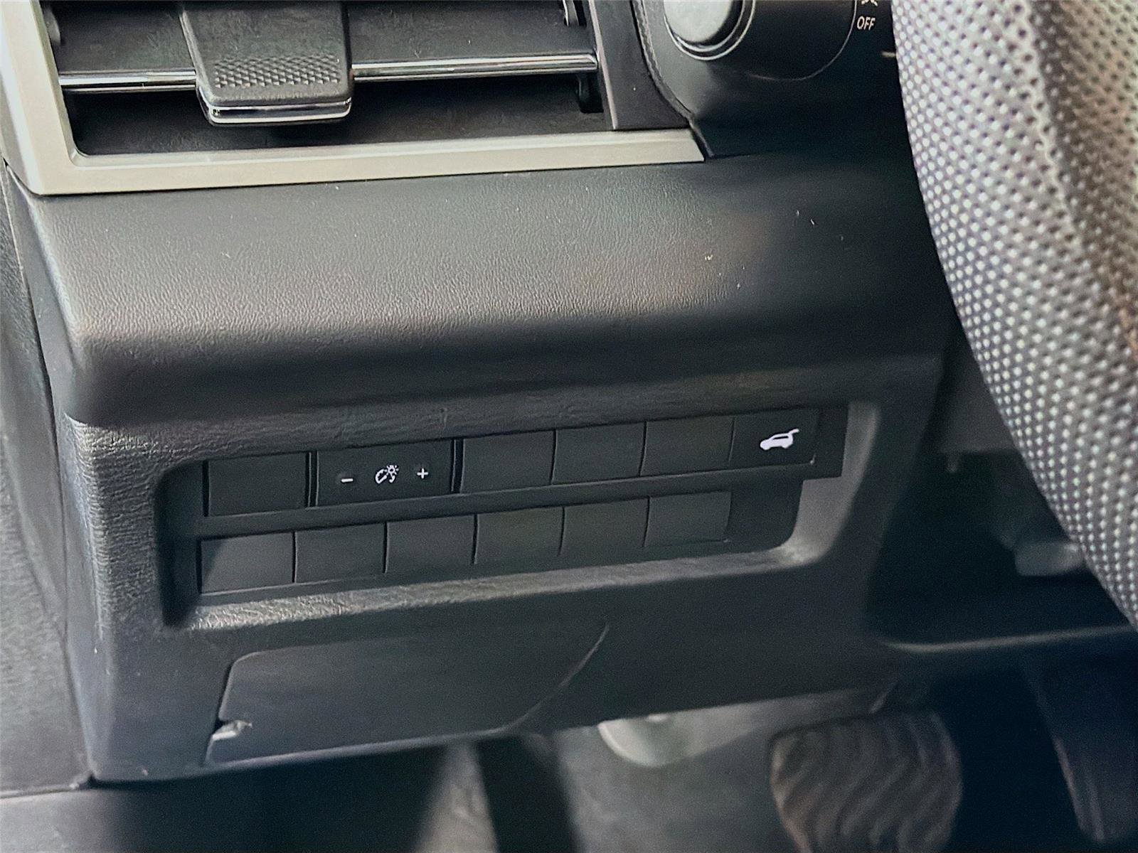 Used 2023 Mitsubishi Outlander SE image 10