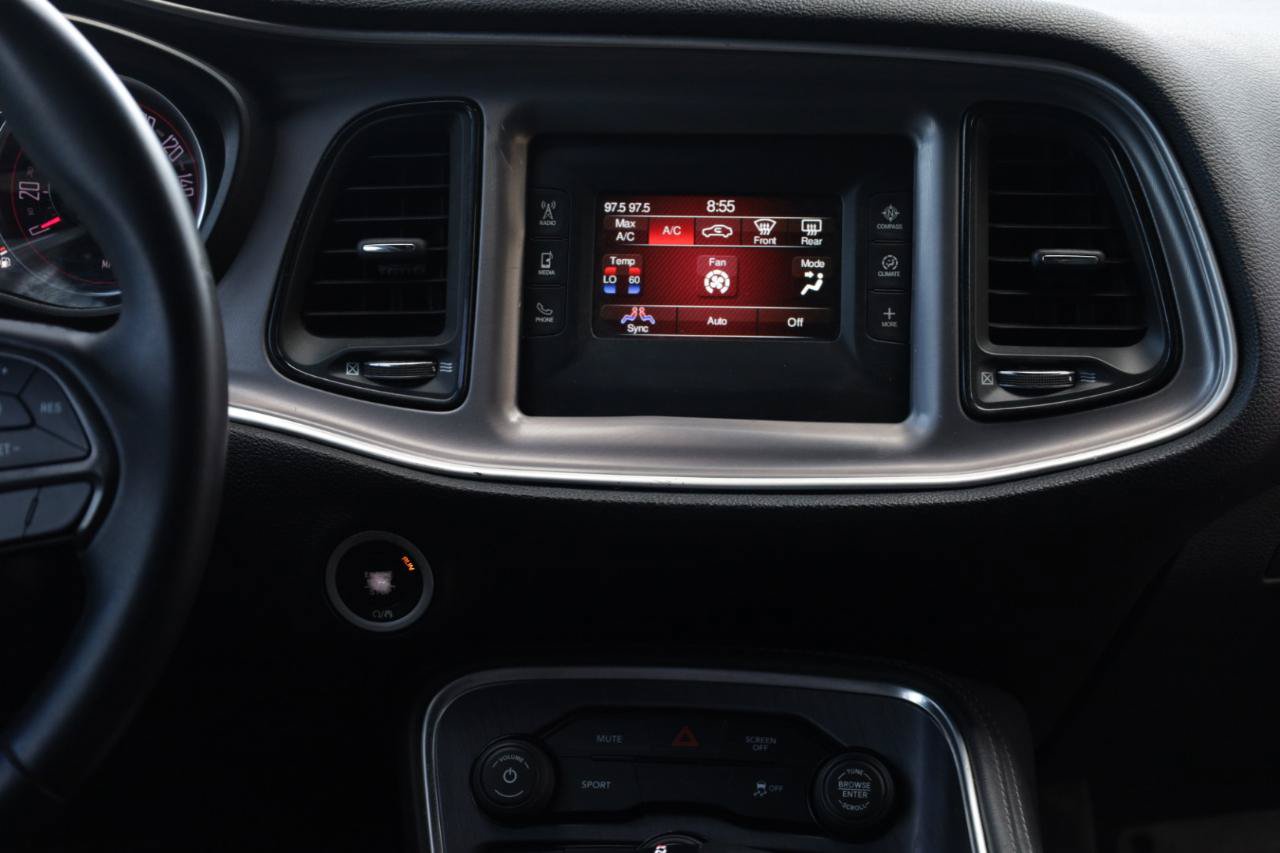 Used 2017 Dodge Challenger R/T RWD image 9