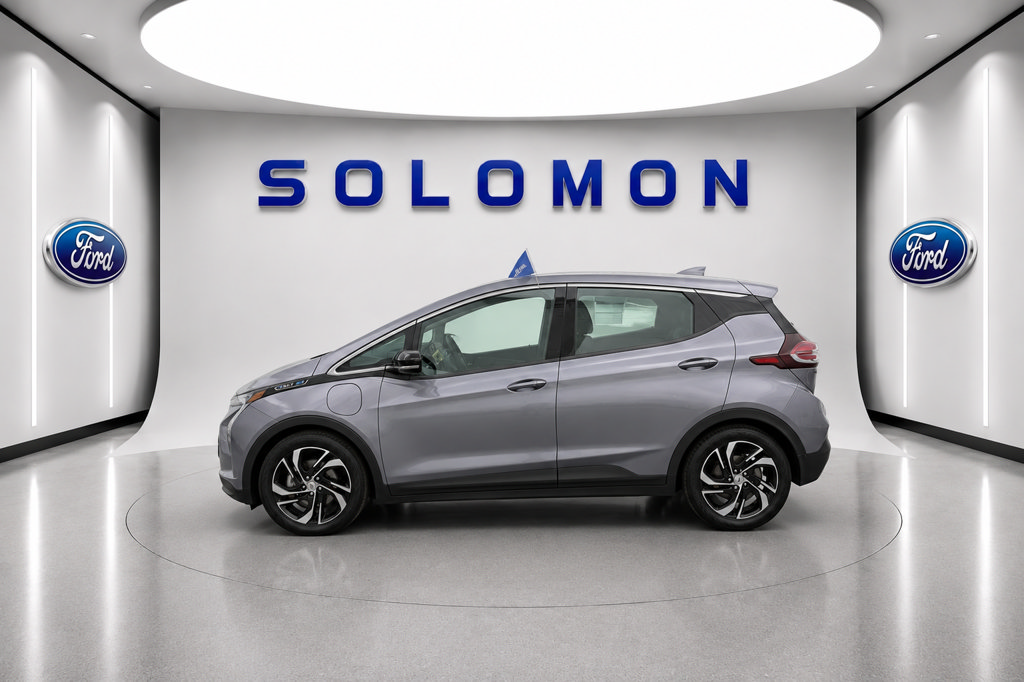 Used 2023 Chevrolet Bolt LT w/ Infotainment Package FWD image 7