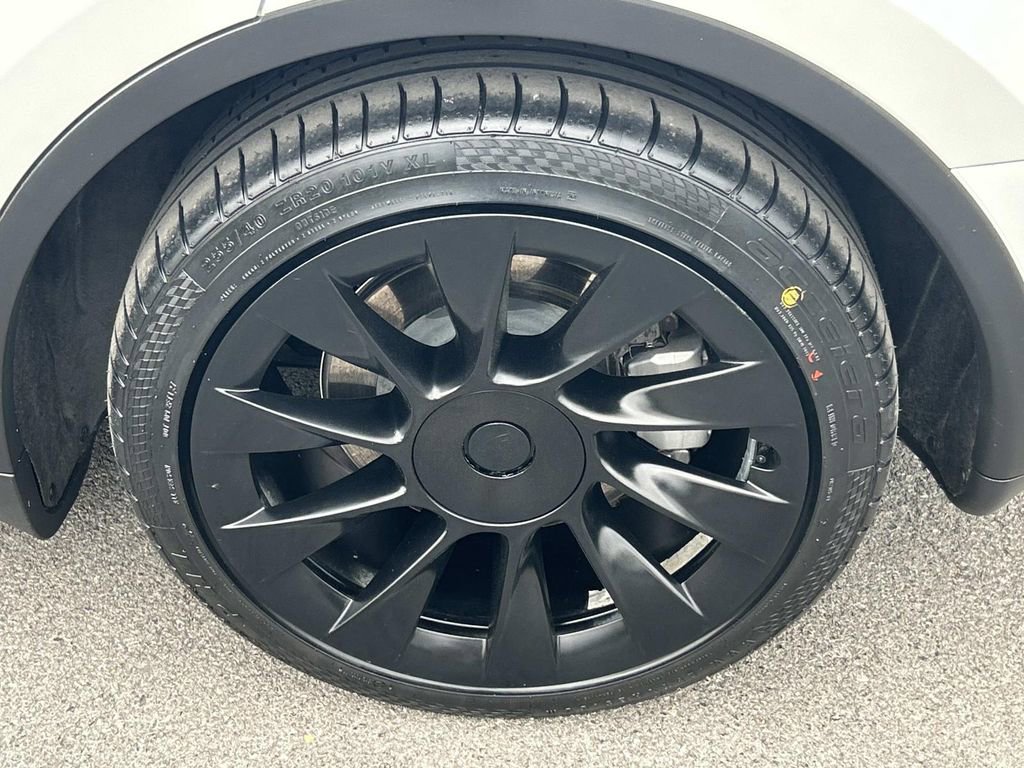 Used 2021 Tesla Model Y Long Range AWD/4WD image 15