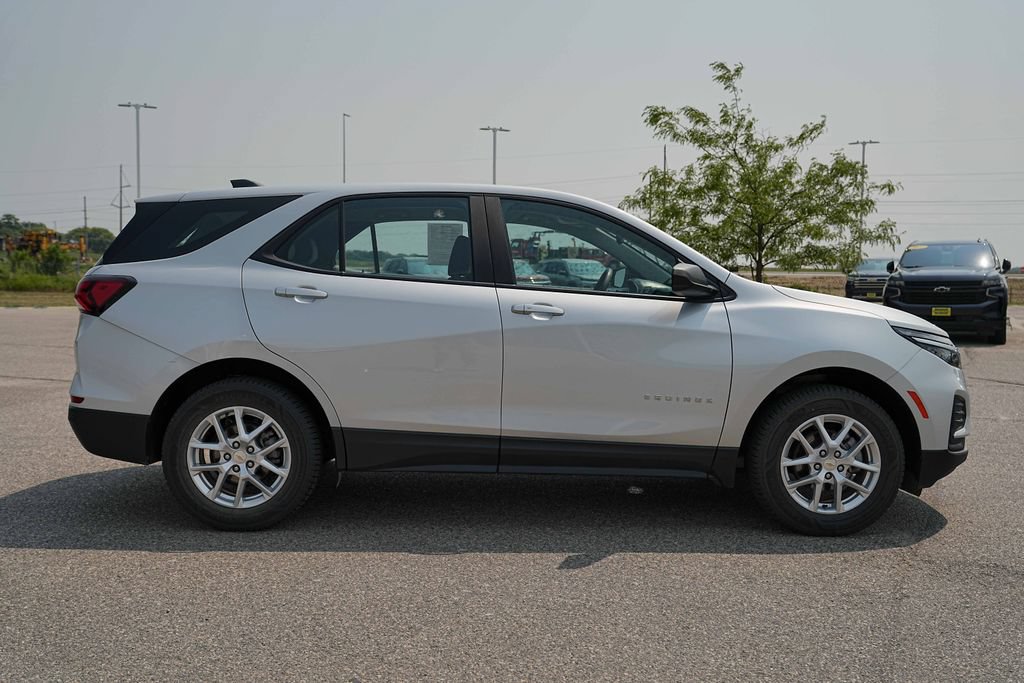 Used 2022 Chevrolet Equinox LS AWD/4WD image 5