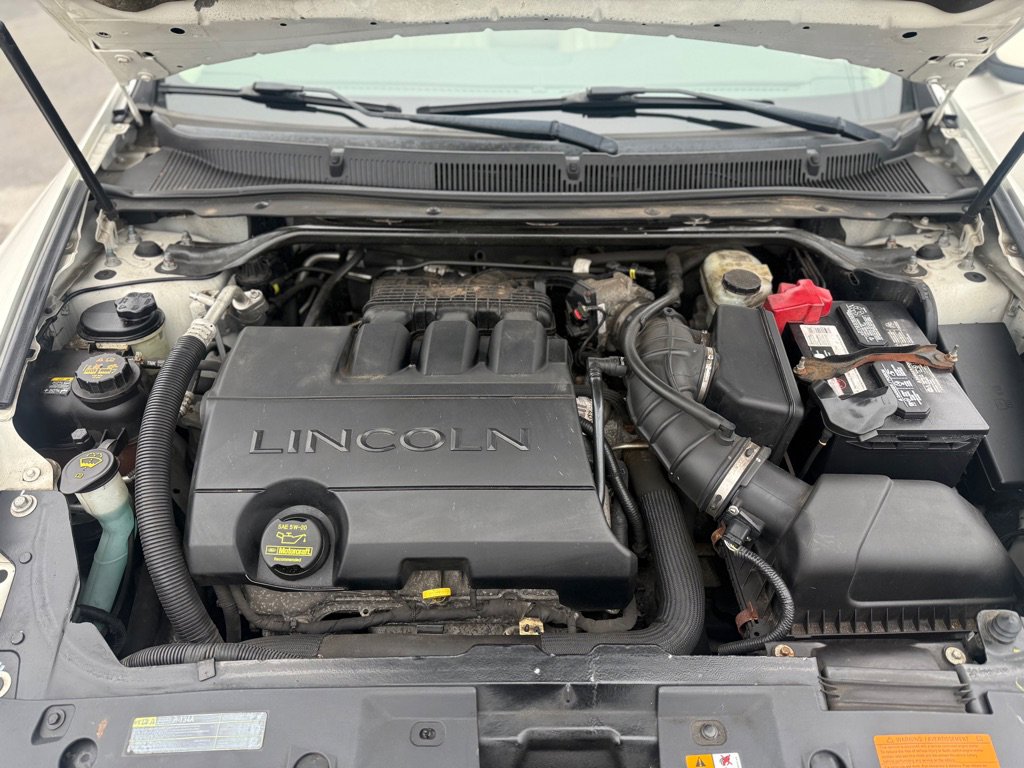 Used 2012 Lincoln MKS AWD image 24