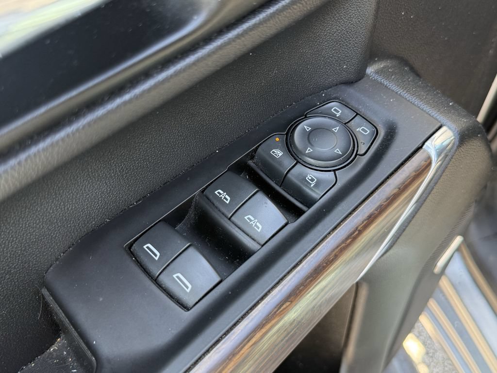 Used 2020 Chevrolet Silverado 1500 High Country w/ Technology Package AWD/4WD image 11