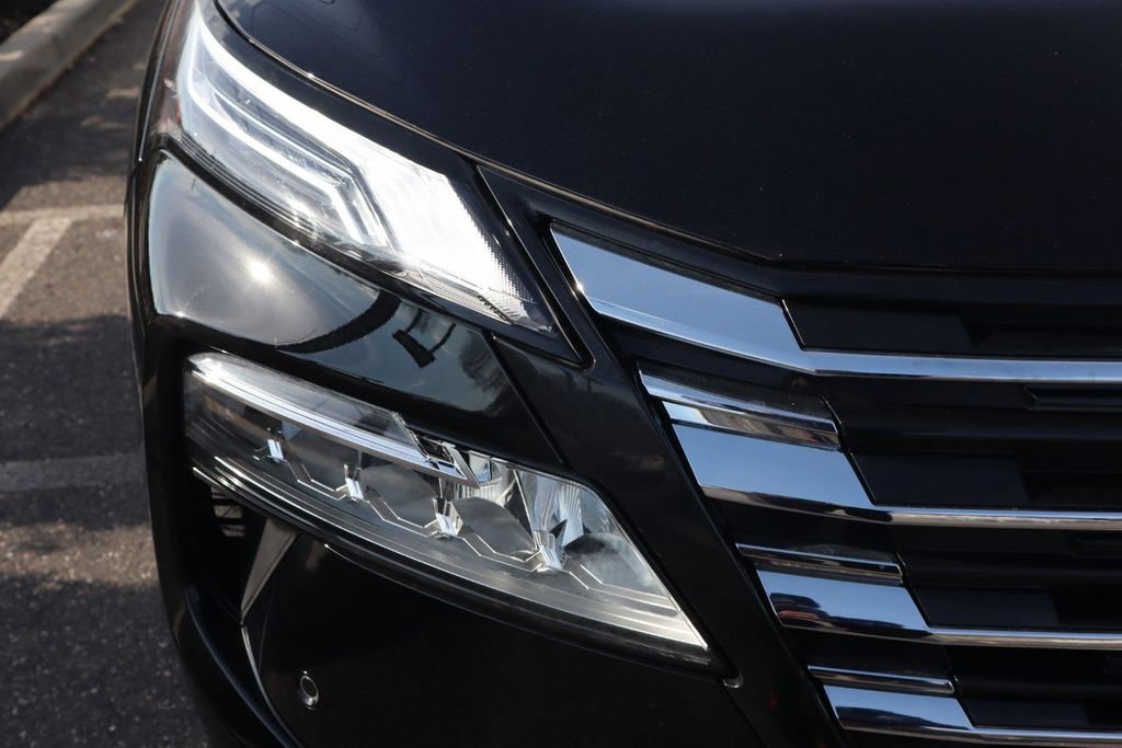Certified 2025 Nissan Rogue Platinum FWD image 10