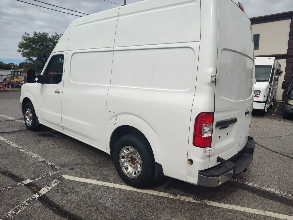 Used 2017 Nissan NV 3500 SL image 3