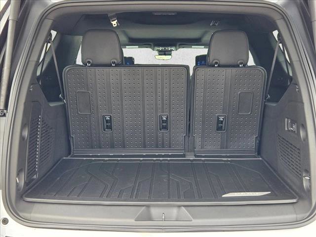 New 2026 Chevrolet Suburban Premier image 9