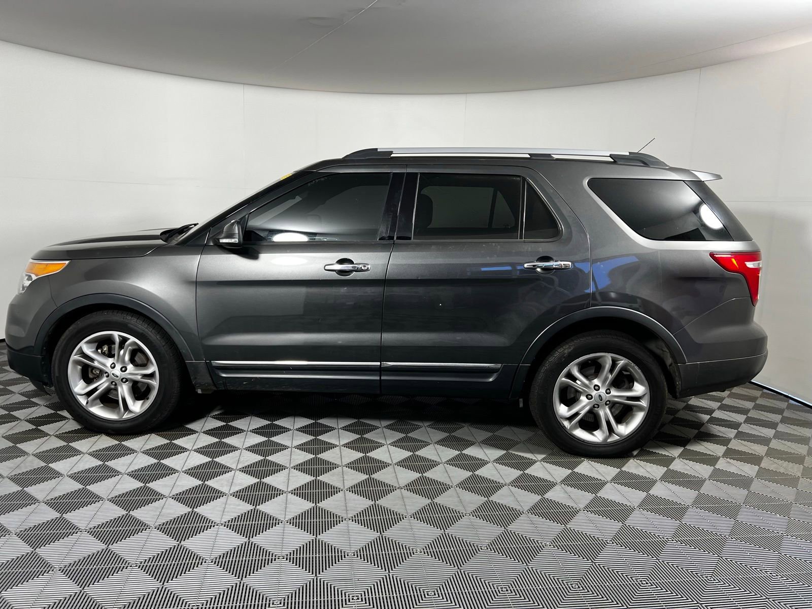 Used 2015 Ford Explorer Limited FWD image 8
