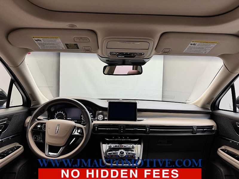 Used 2022 Lincoln Corsair AWD w/ Premium Package image 12