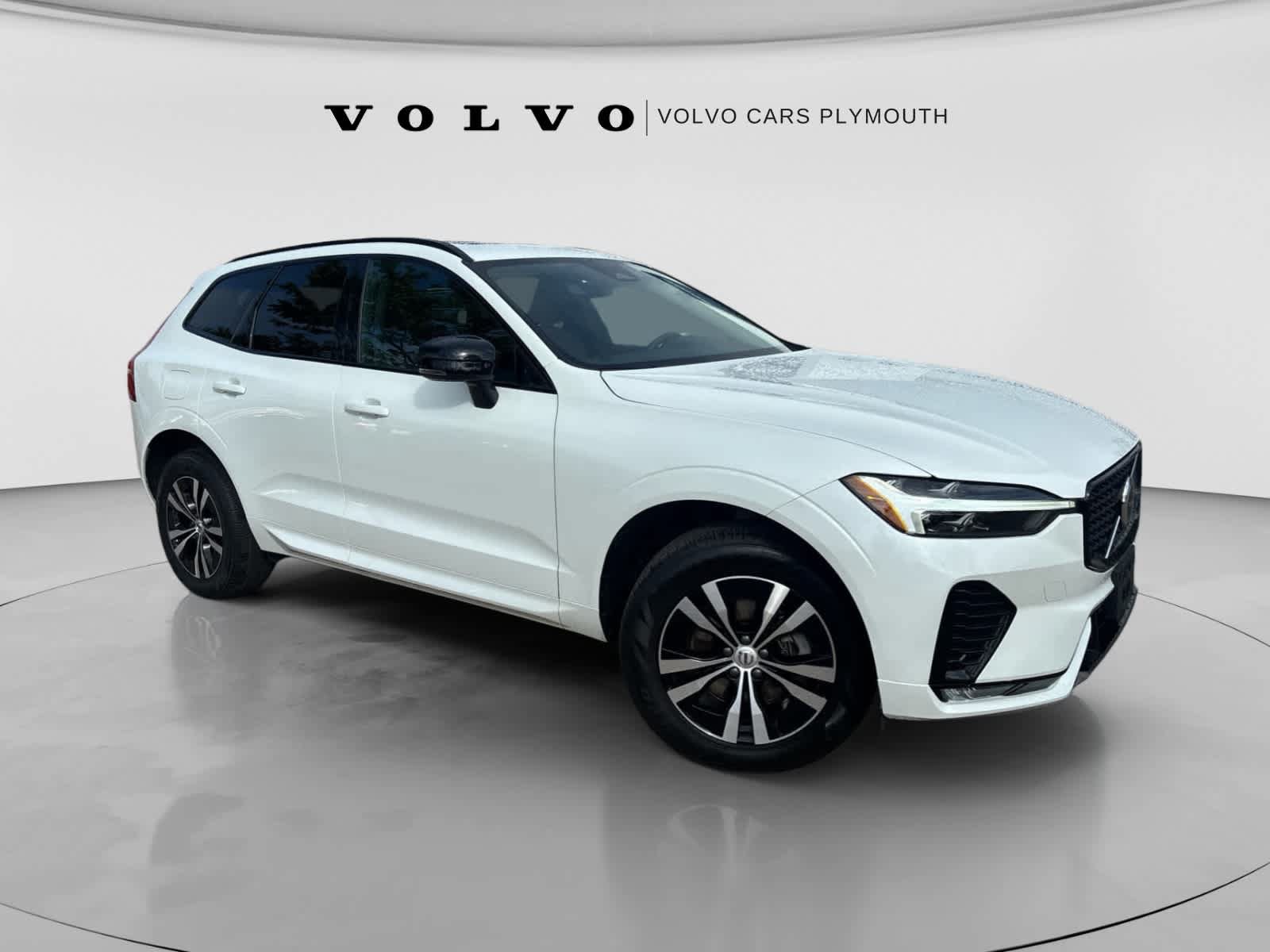 Used 2024 Volvo XC60 B5 Core AWD/4WD image 1