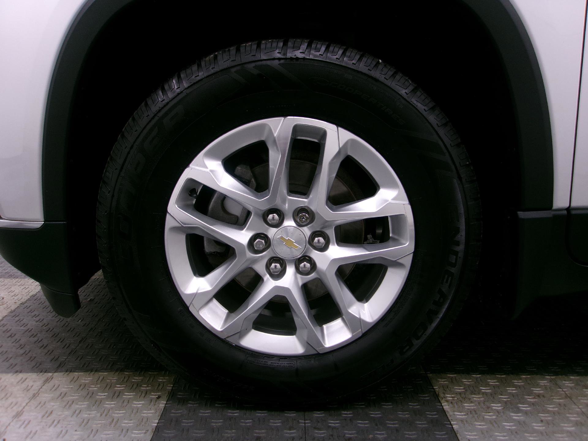 Used 2018 Chevrolet Traverse LT FWD image 8