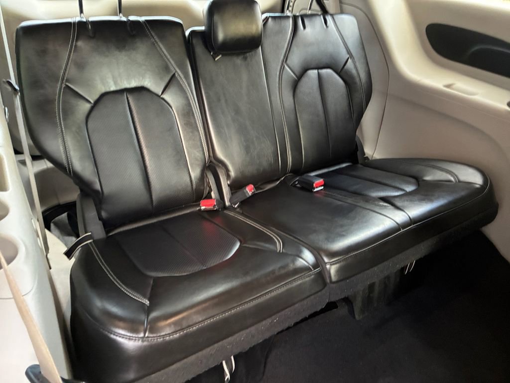 Used 2024 Chrysler Pacifica Select image 5