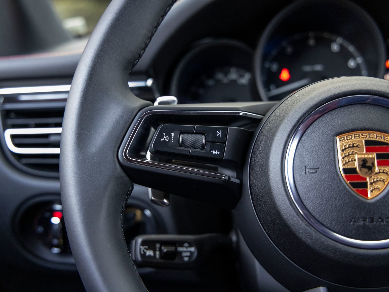 New 2025 Porsche Macan image 30