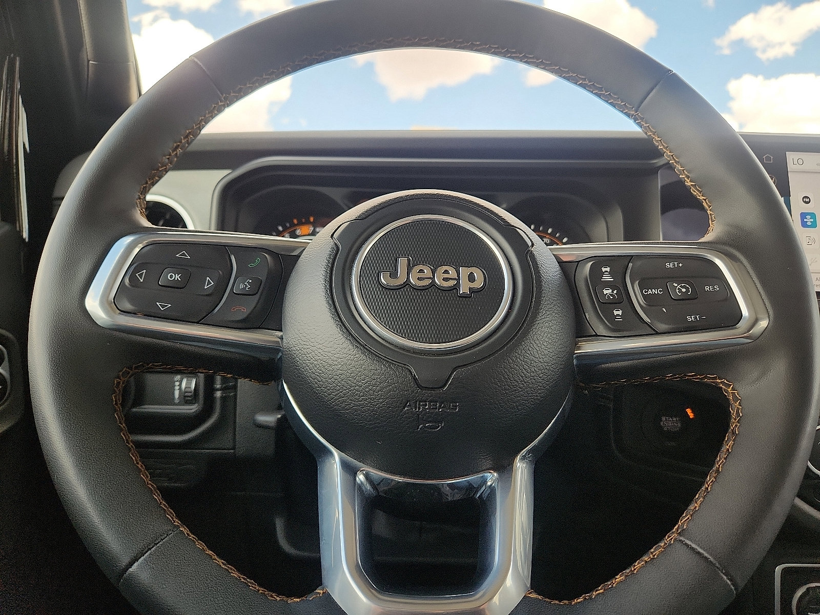 Used 2025 Jeep Wrangler Unlimited Sahara AWD/4WD image 19