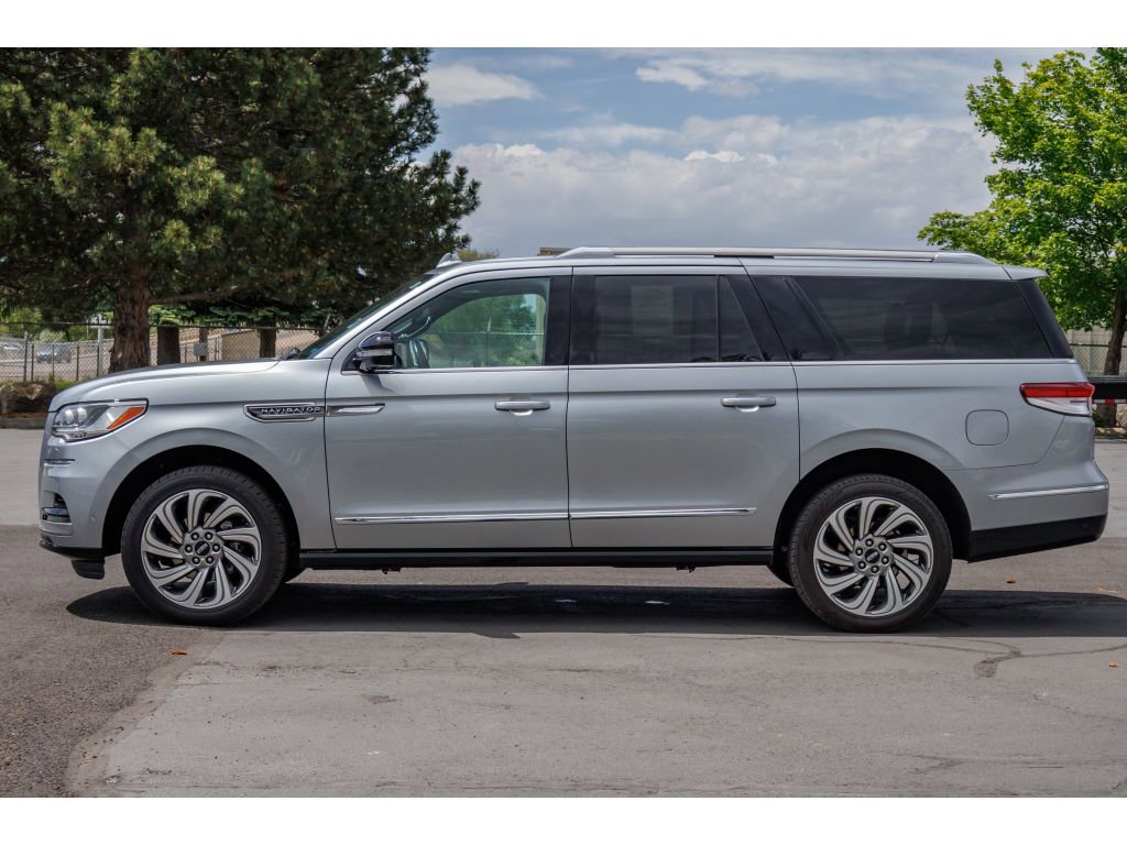 Used 2024 Lincoln Navigator L 4WD image 6