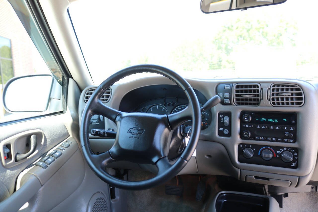 Used 2004 Chevrolet Blazer LS w/ Preferred Equipment Group AWD/4WD image 44