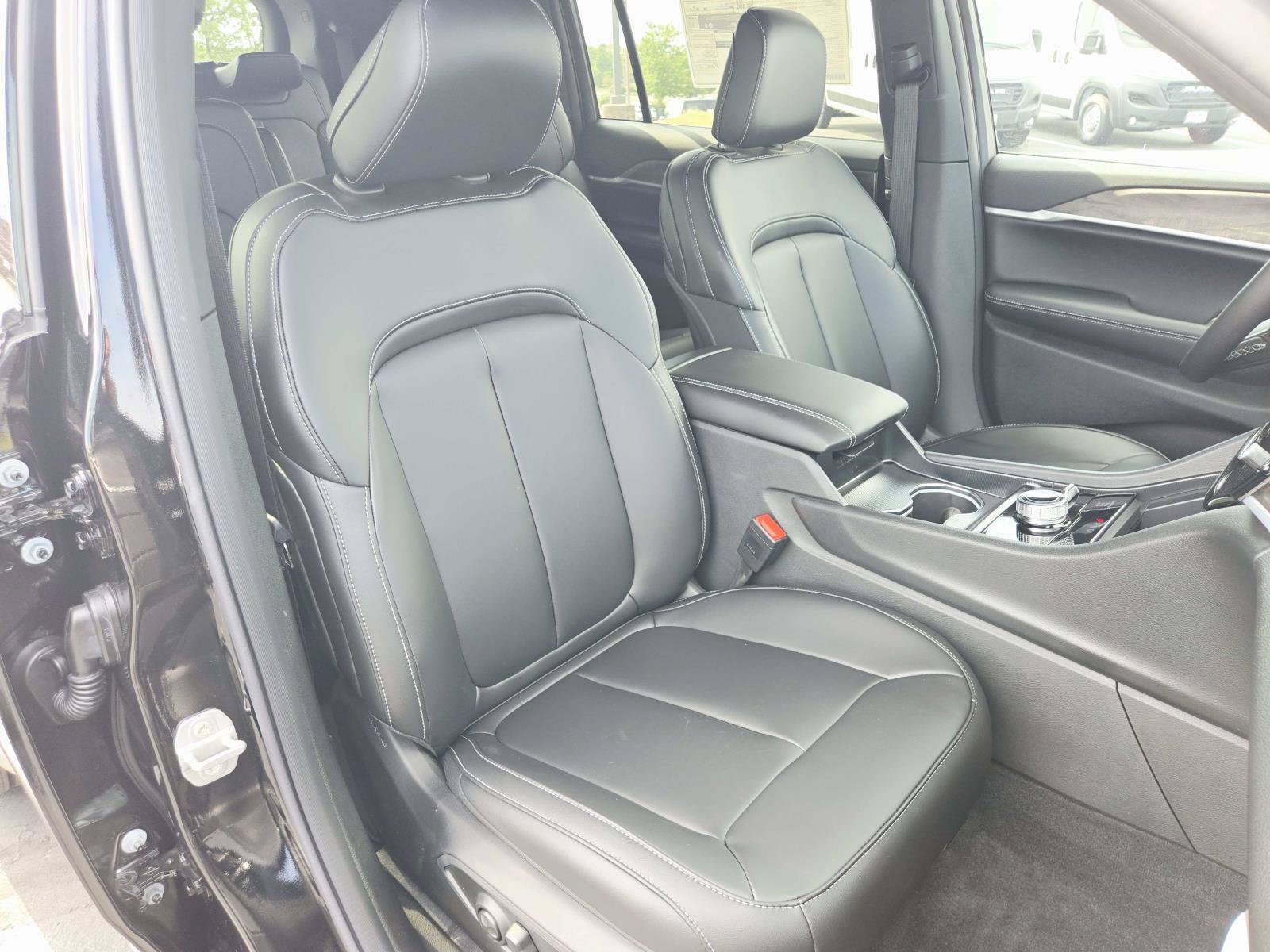 New 2027 Jeep Grand Cherokee L Limited w/ Limited Altitude Package AWD/4WD image 19