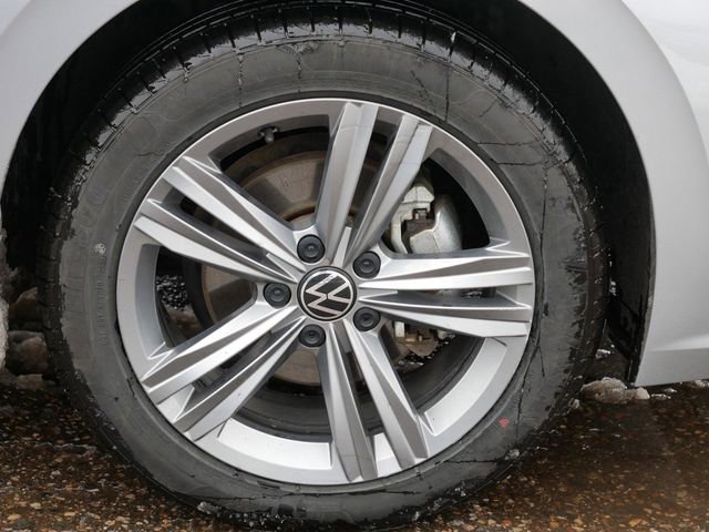 Certified 2024 Volkswagen Jetta SE image 9