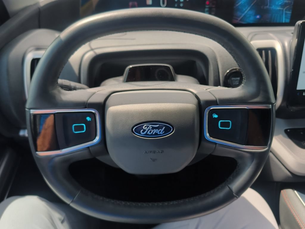 Used 2025 Ford Expedition Max Active RWD image 10