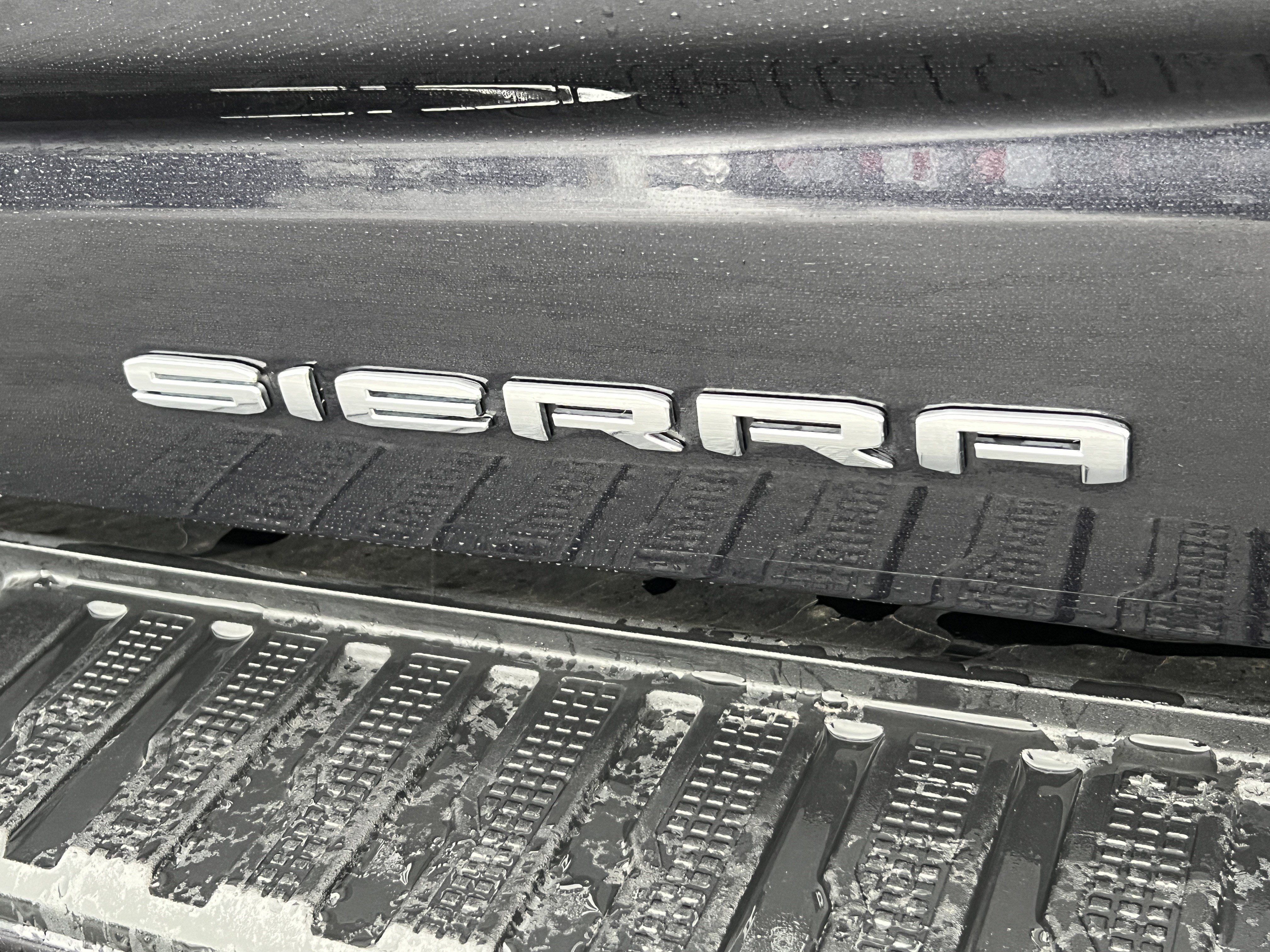 Used 2023 GMC Sierra 1500 Denali Ultimate image 9