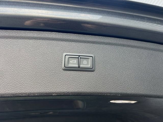 Used 2024 Audi Q5 e Premium Plus w/ Premium Plus Package image 40