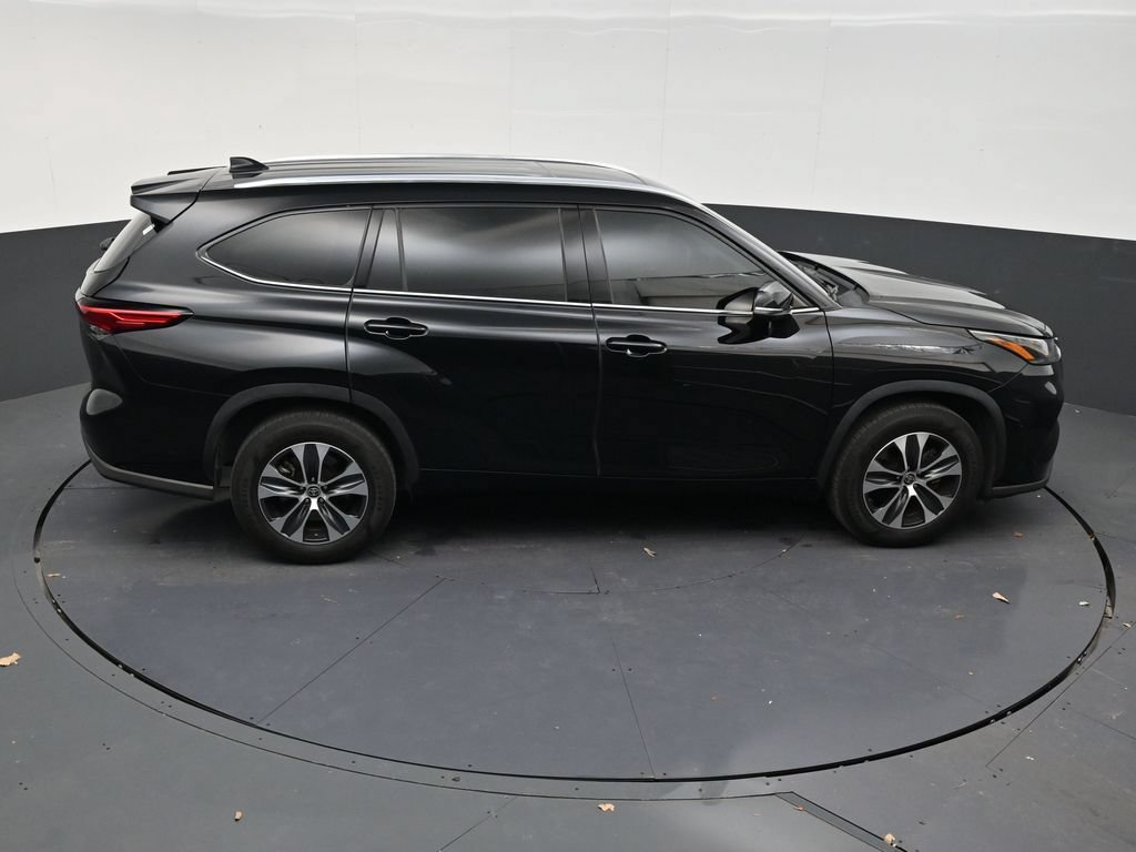 Used 2021 Toyota Highlander XLE FWD image 17