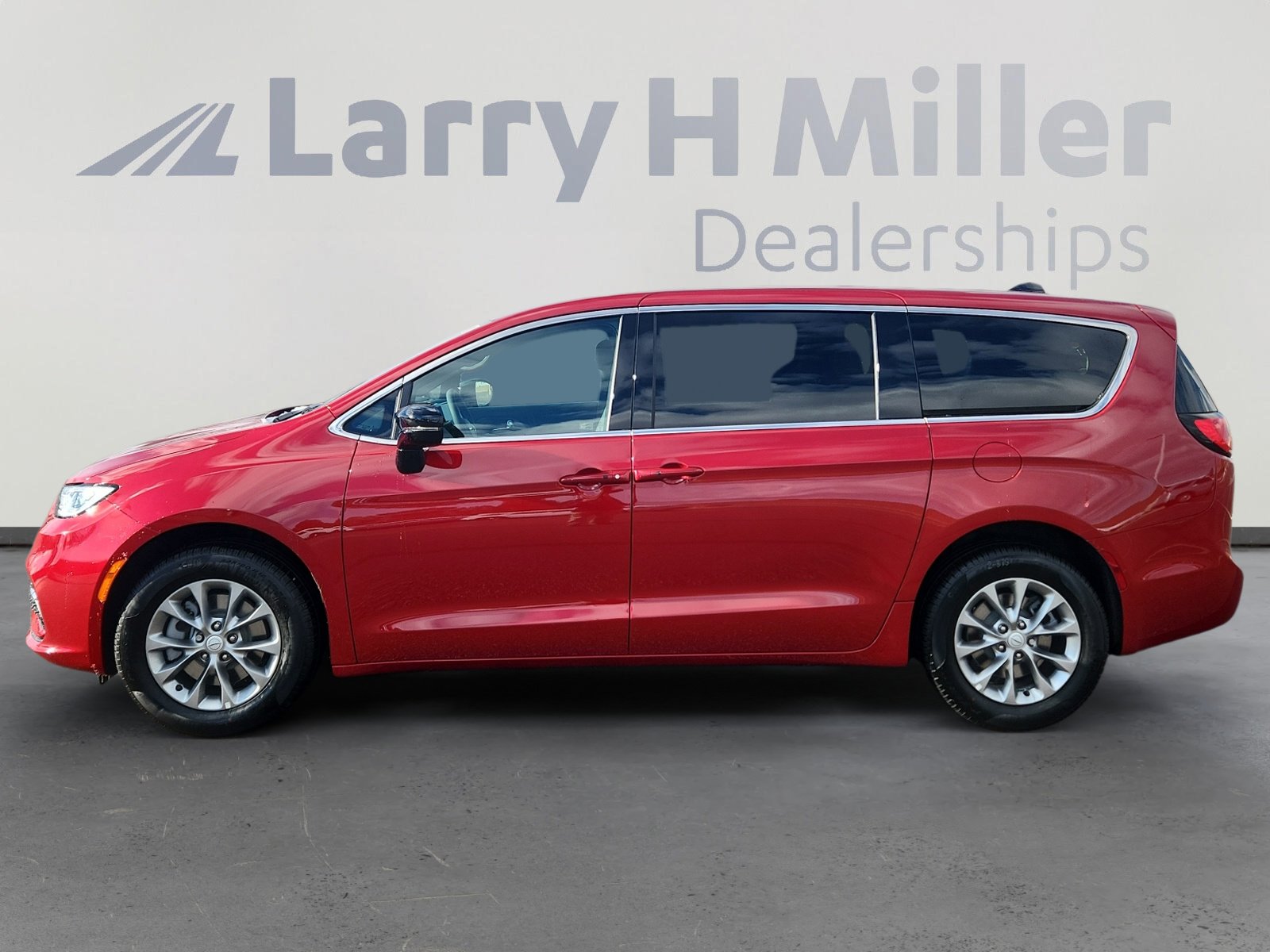 New 2026 Chrysler Pacifica Select AWD/4WD image 3