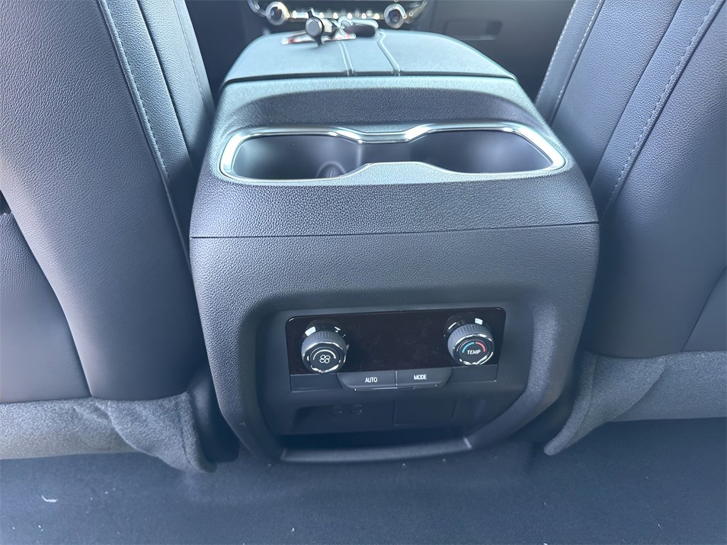 New 2025 Chevrolet Traverse LT image 13